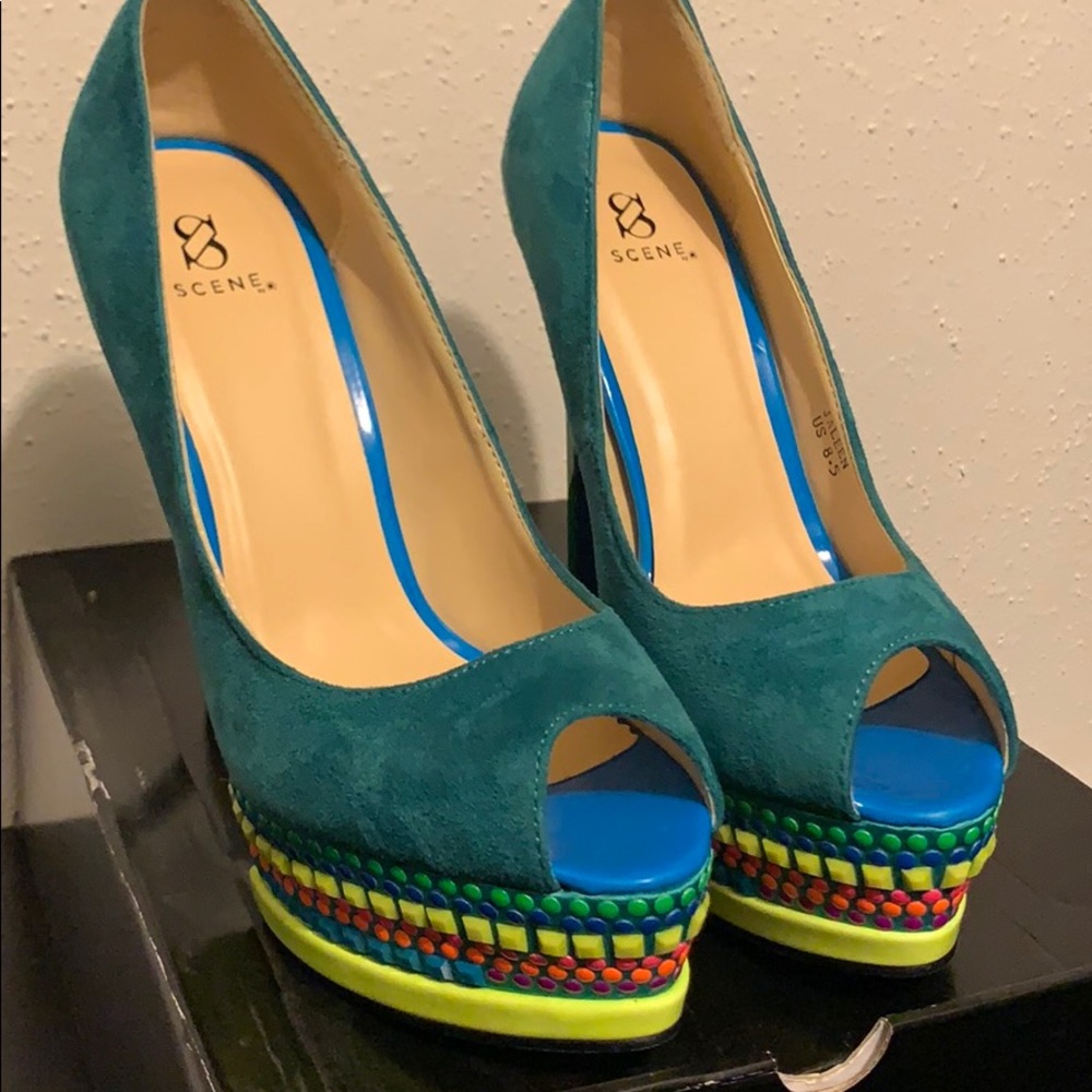 Platform Pumps - Picture 5 of 6